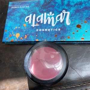 Set of blushes , MAC & Alamar